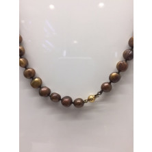 Collar perlas marrones