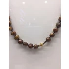 Collar perlas marrones