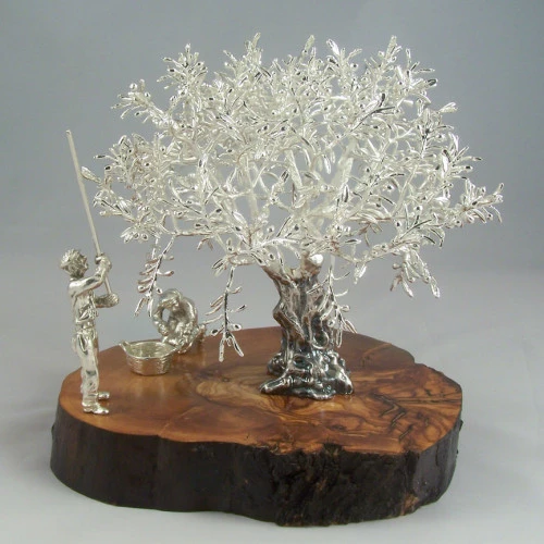 Olivo árbol plateado con aceitunera y vareador decoración 16x17